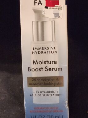 Immersive Hydration Moisture Boost Serum — White